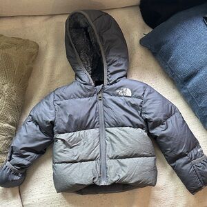 NWOT The North Face Baby Two-Tone Gray Hooded Puffer Jacket 6-12 months